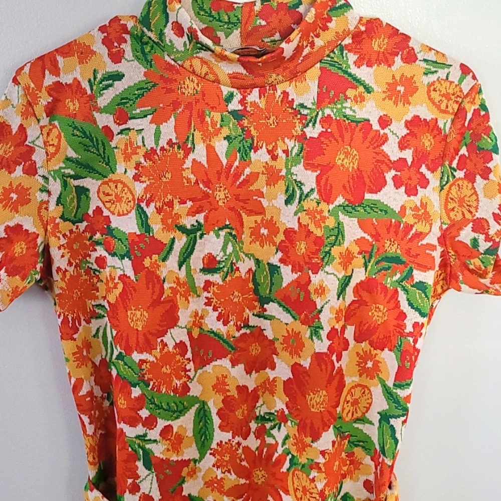 Zara, M, Red, orange, yellow, and green.